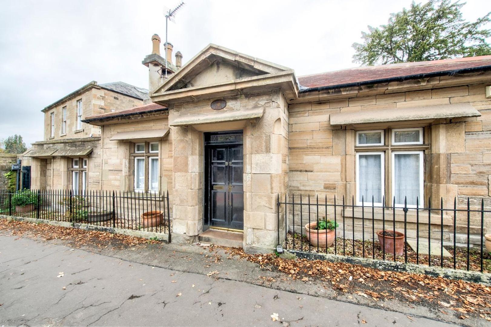 Guestready - Classic Charm Near Holyrood Park Edinburgh Exterior photo