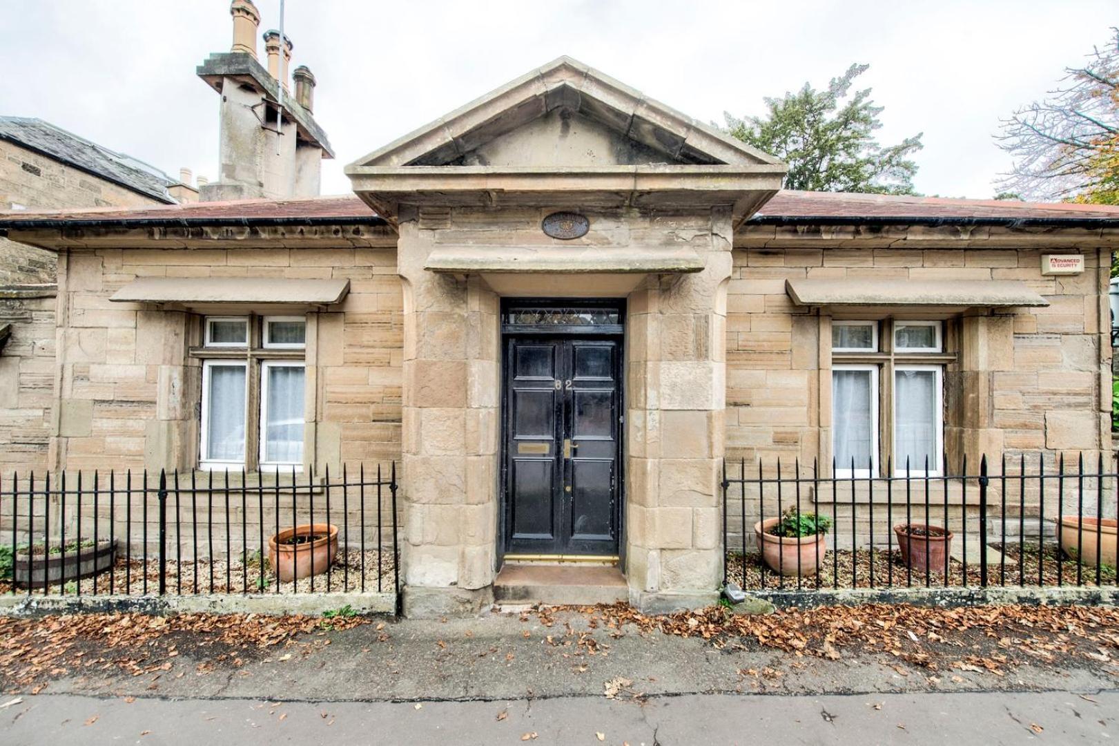 Guestready - Classic Charm Near Holyrood Park Edinburgh Exterior photo